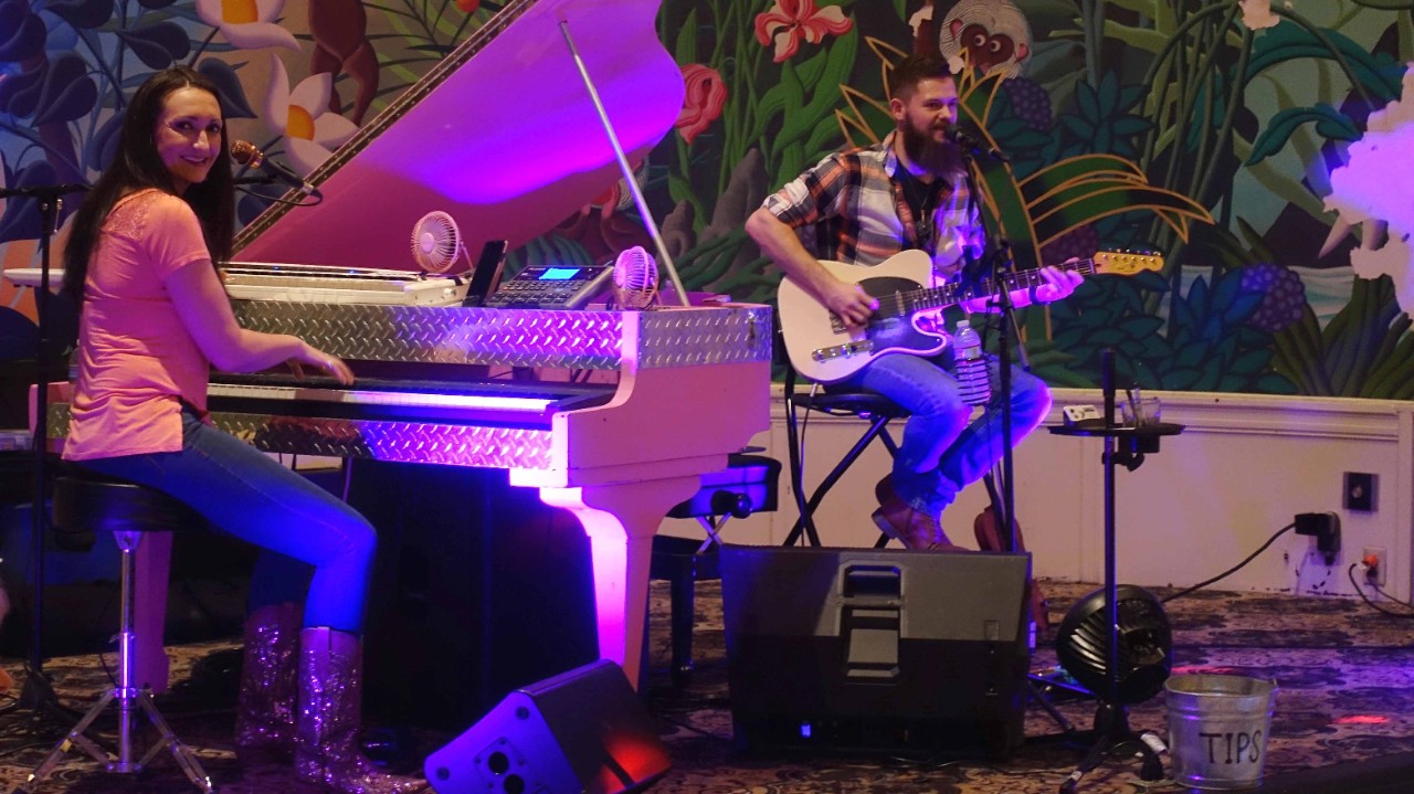 Susan and Cliff Prowse entertain guests at the Arlington Resort Hotel and Spa.