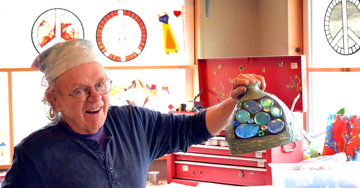 Glass artist Ragtime at Frog Valley